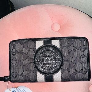 NWT Coach Black & White Signature Jacquard Wristlet Wallet